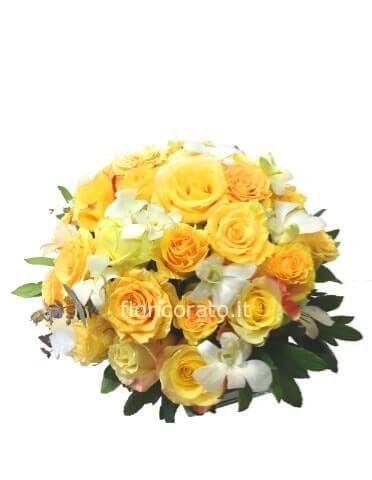 Yellow Mist -Composizione di fiori freschi per centrotavola.