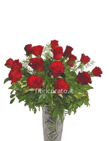 Vanita´-Bouquet di rose rosse confezionato.
