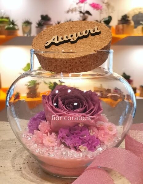 ampolla in vetro con rosa stabilizzata